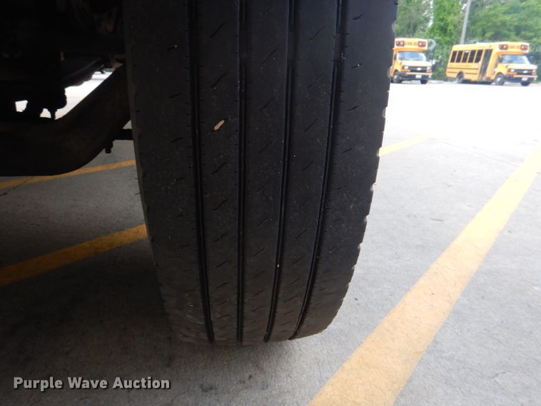 image for item JY9954 2004 IC IC3S530  school bus