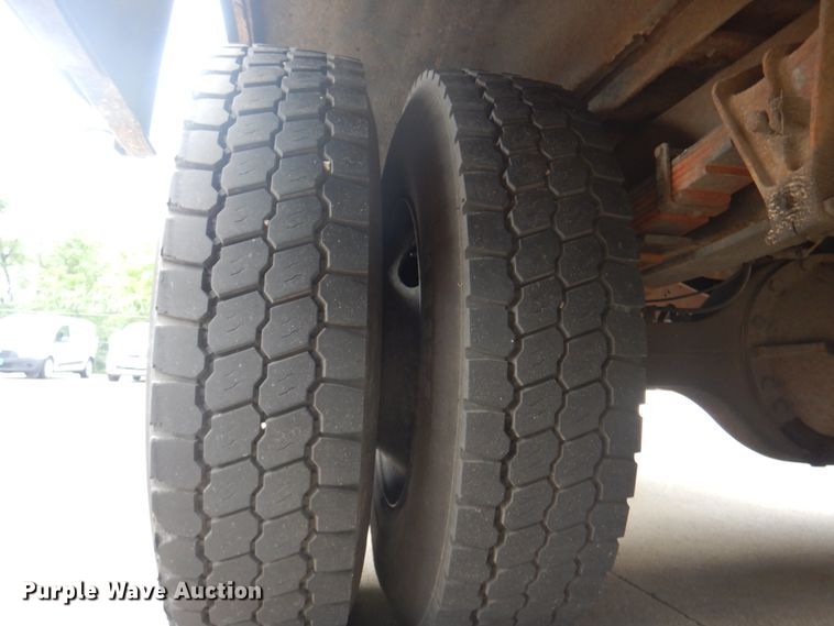 image for item JY9954 2004 IC IC3S530  school bus