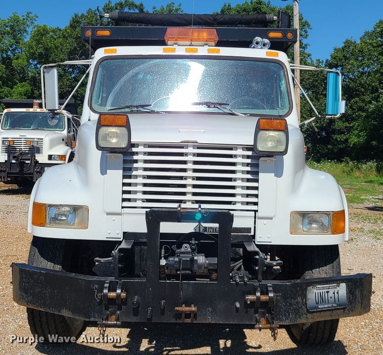 image for item L1404 2000 International 4900  dump truck