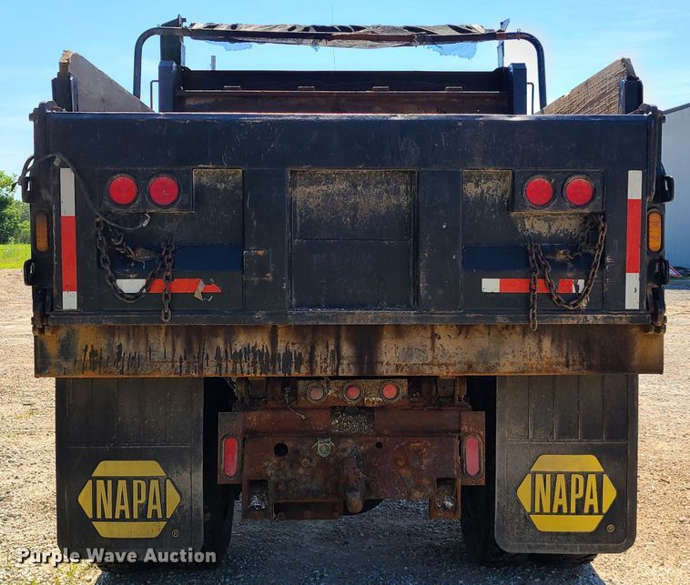 image for item L1404 2000 International 4900  dump truck