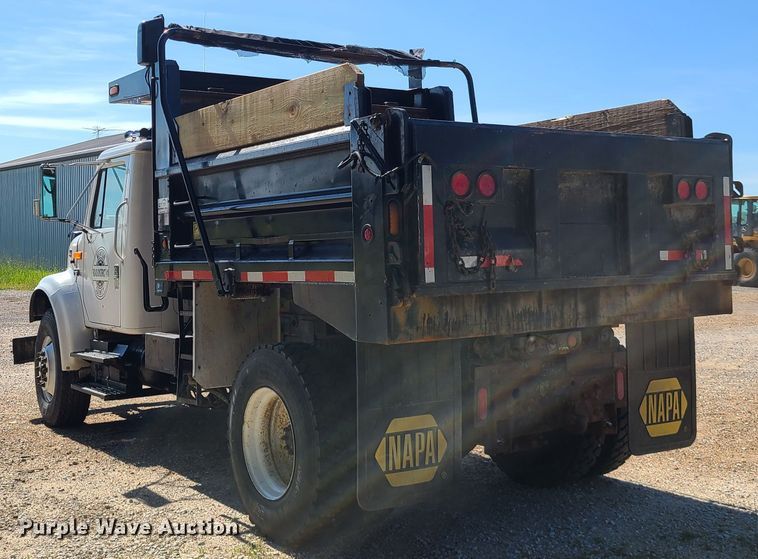 image for item L1404 2000 International 4900  dump truck