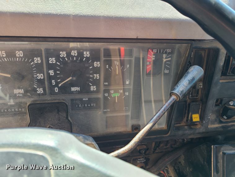 image for item L1404 2000 International 4900  dump truck