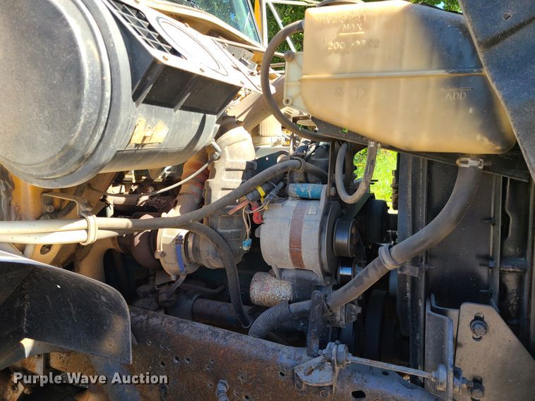 image for item L1404 2000 International 4900  dump truck