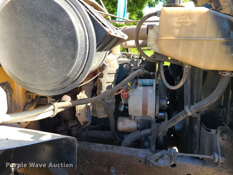 image for item L1404 2000 International 4900  dump truck