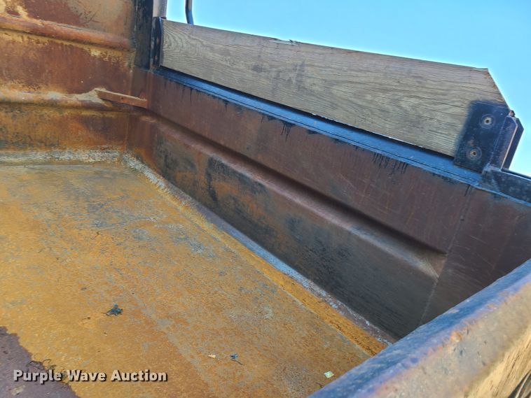 image for item L1404 2000 International 4900  dump truck