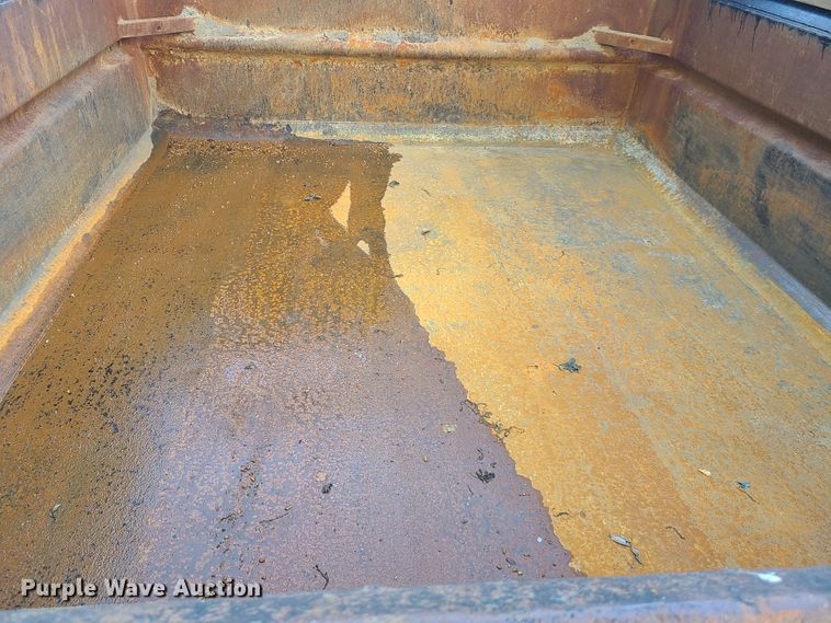 image for item L1404 2000 International 4900  dump truck