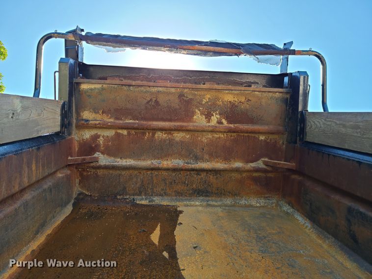 image for item L1404 2000 International 4900  dump truck