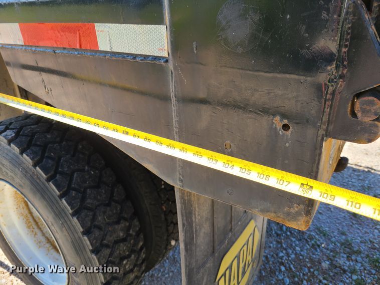 image for item L1404 2000 International 4900  dump truck