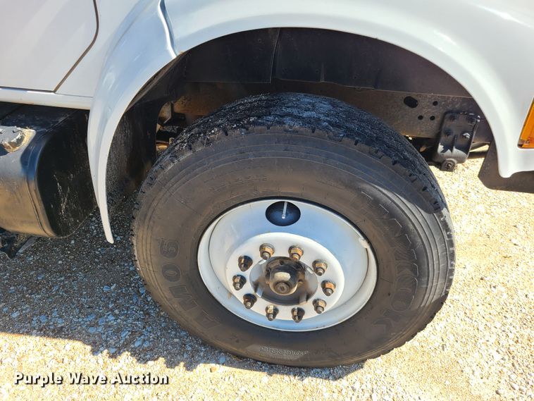 image for item L1404 2000 International 4900  dump truck