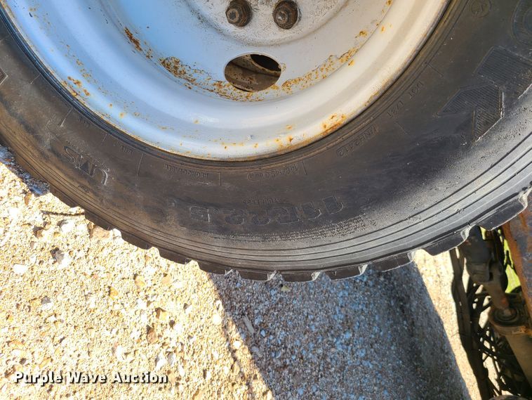 image for item L1404 2000 International 4900  dump truck