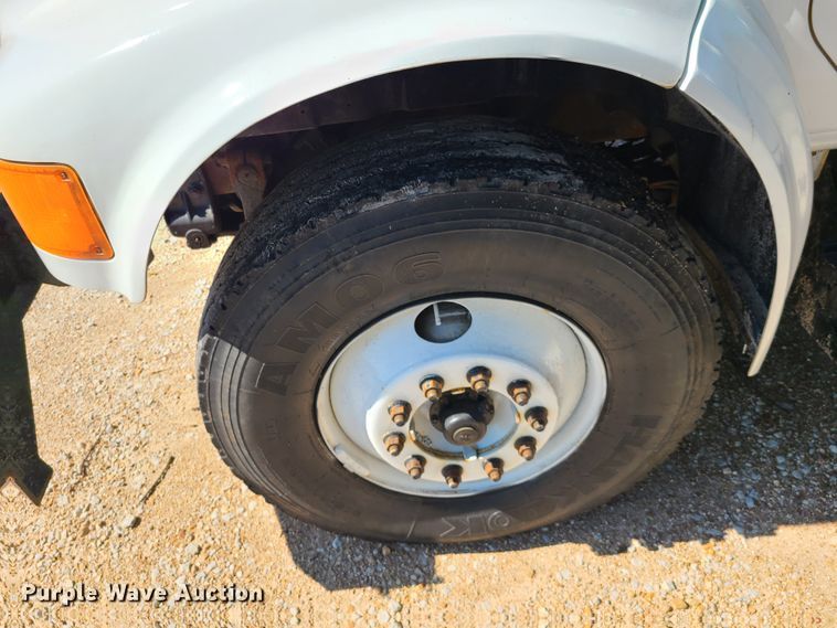 image for item L1404 2000 International 4900  dump truck