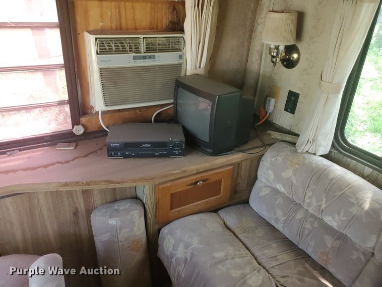 image for item DI5177 1987 Nuwa Hitchhiker  camper