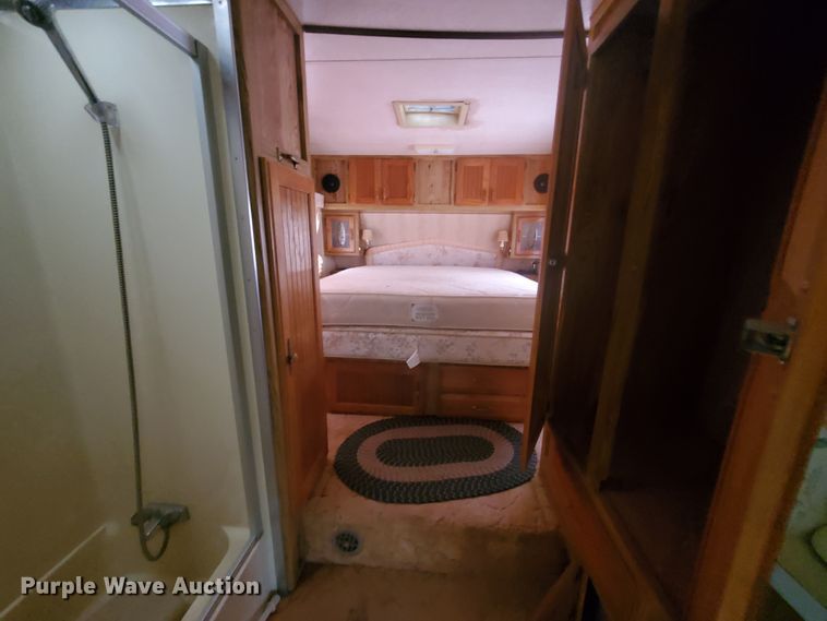 image for item DI5177 1987 Nuwa Hitchhiker  camper