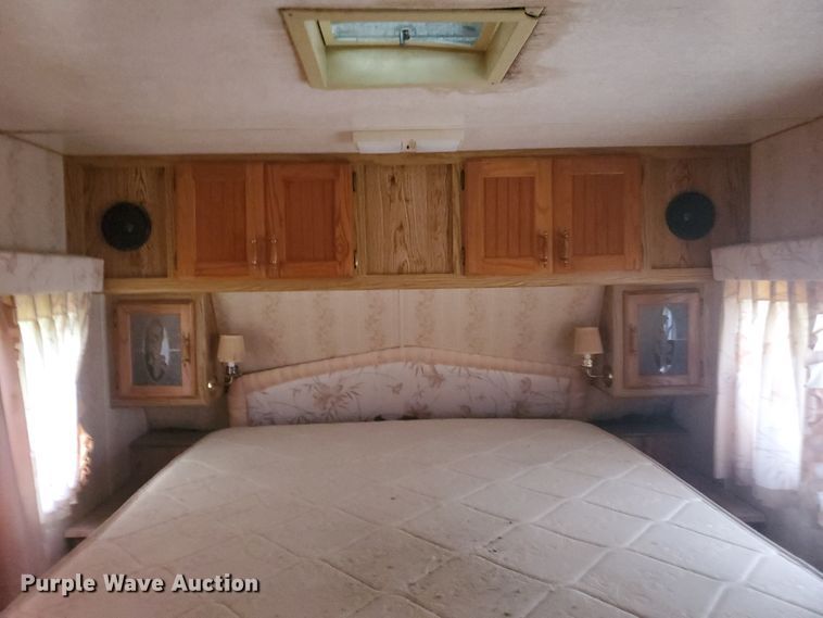 image for item DI5177 1987 Nuwa Hitchhiker  camper