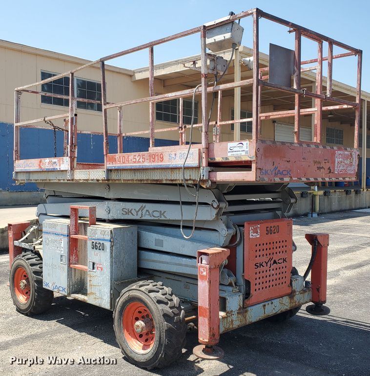 image for item DI5195 2007 Skyjack SJ8841  scissor lift