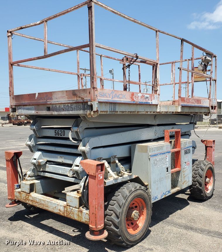 image for item DI5195 2007 Skyjack SJ8841  scissor lift