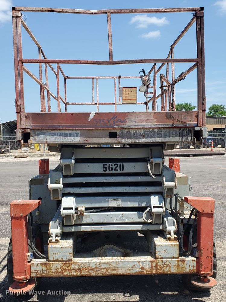 image for item DI5195 2007 Skyjack SJ8841  scissor lift