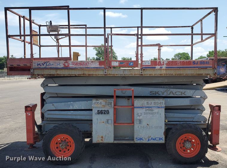image for item DI5195 2007 Skyjack SJ8841  scissor lift