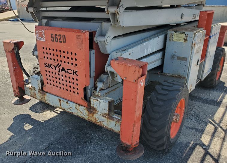 image for item DI5195 2007 Skyjack SJ8841  scissor lift