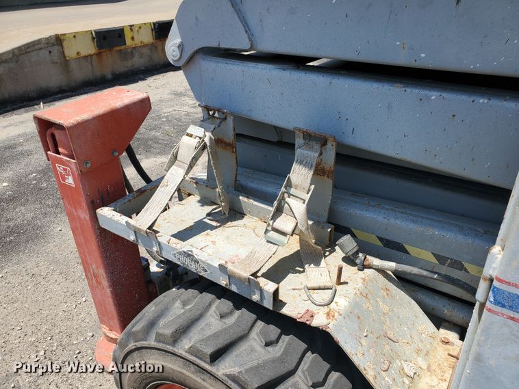 image for item DI5195 2007 Skyjack SJ8841  scissor lift