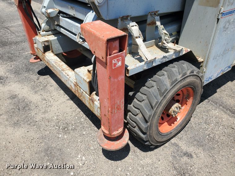 image for item DI5195 2007 Skyjack SJ8841  scissor lift