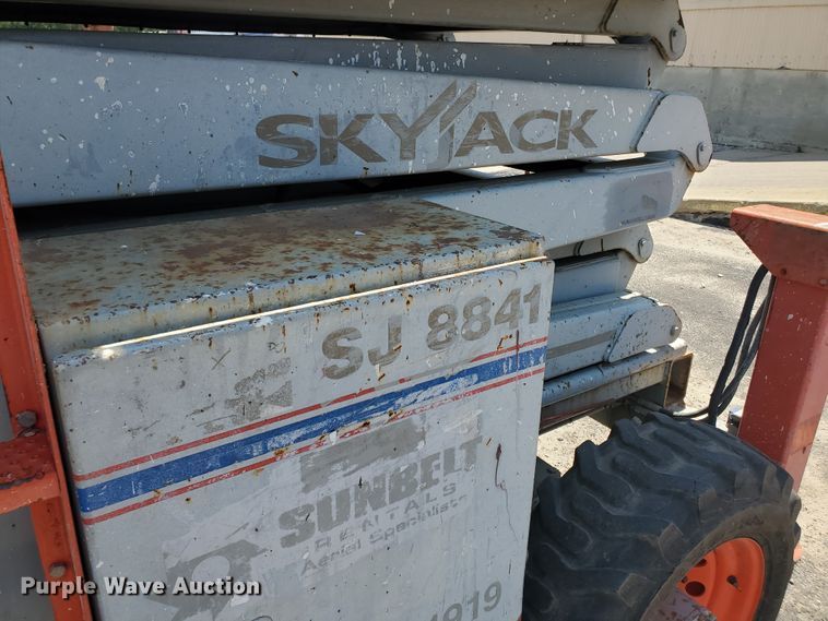 image for item DI5195 2007 Skyjack SJ8841  scissor lift