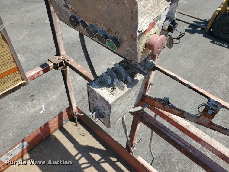 image for item DI5195 2007 Skyjack SJ8841  scissor lift