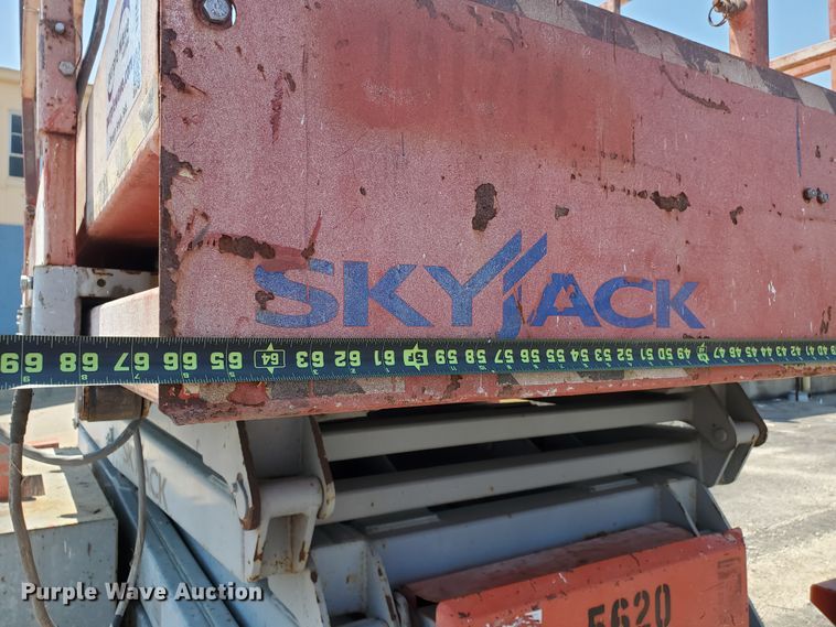 image for item DI5195 2007 Skyjack SJ8841  scissor lift