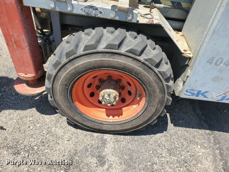 image for item DI5195 2007 Skyjack SJ8841  scissor lift