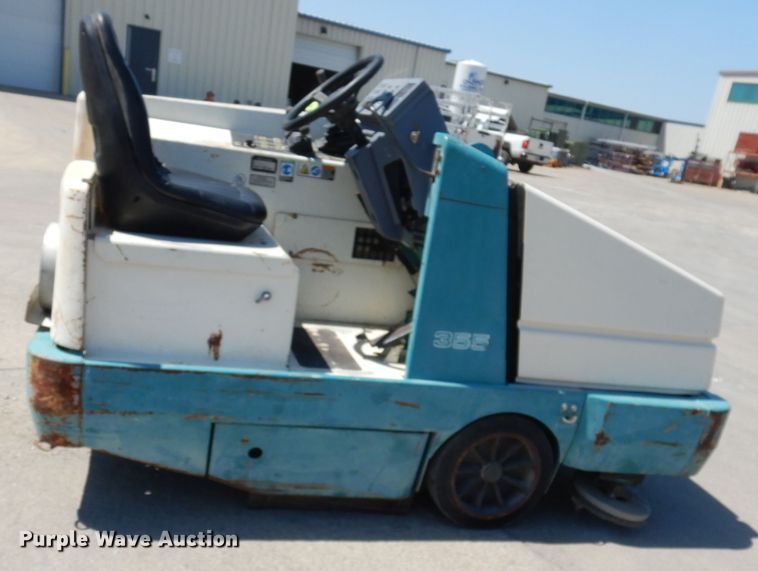 image for item DI6689 Tennant 355 sweeper