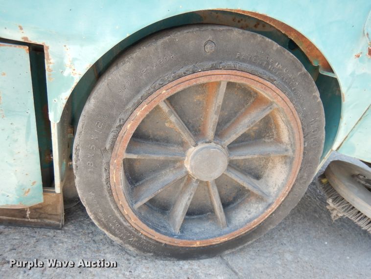 image for item DI6689 Tennant 355 sweeper