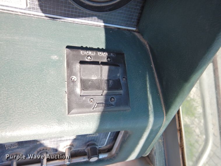 image for item DK2240 1988 Sea Ray 230 Weekender  boat