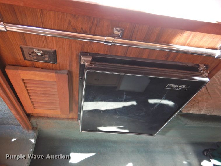 image for item DK2240 1988 Sea Ray 230 Weekender  boat