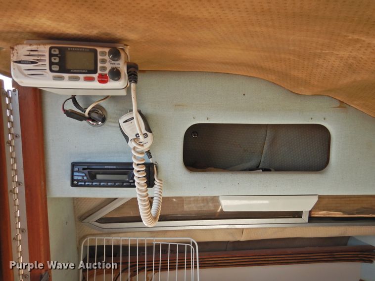 image for item DK2240 1988 Sea Ray 230 Weekender  boat