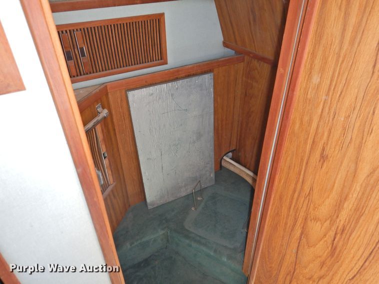 image for item DK2240 1988 Sea Ray 230 Weekender  boat