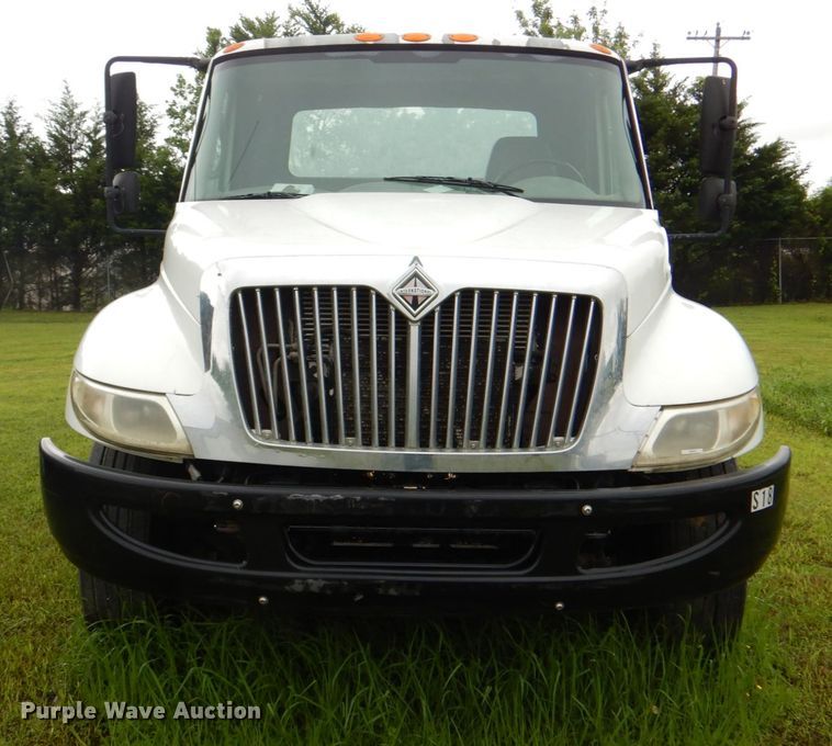 image for item DK5697 2005 International 4300  truck cab and chassis