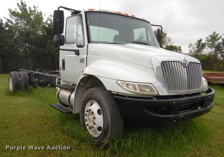 image for item DK5697 2005 International 4300  truck cab and chassis