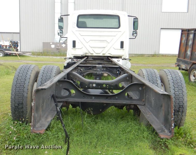 image for item DK5697 2005 International 4300  truck cab and chassis