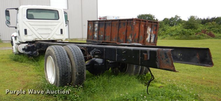 image for item DK5697 2005 International 4300  truck cab and chassis