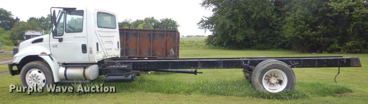 image for item DK5697 2005 International 4300  truck cab and chassis