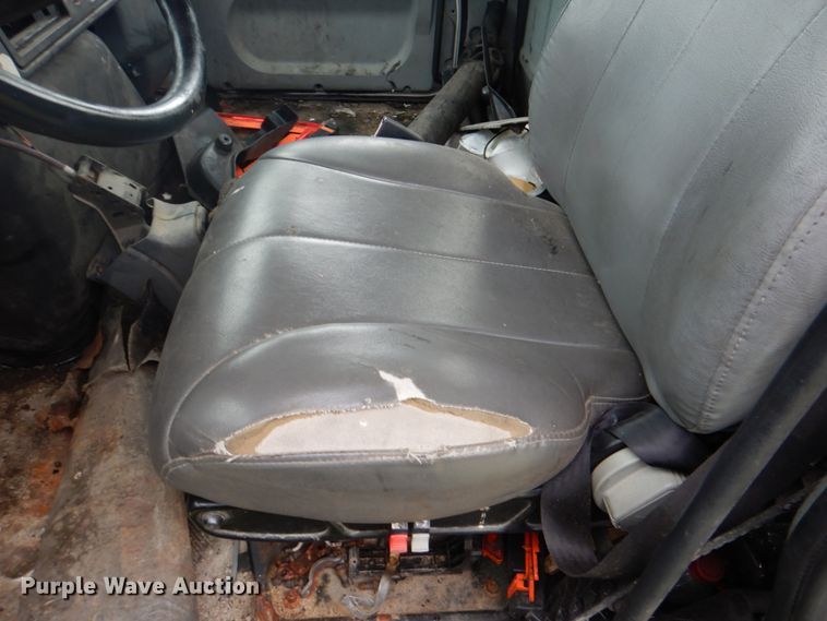 image for item DK5697 2005 International 4300  truck cab and chassis