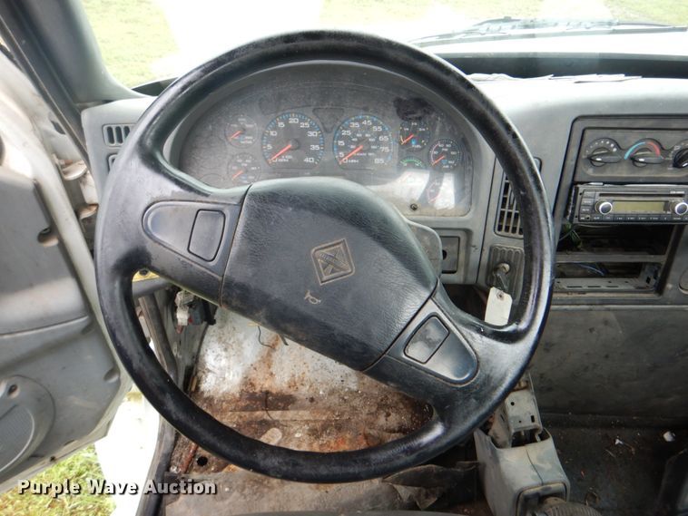 image for item DK5697 2005 International 4300  truck cab and chassis