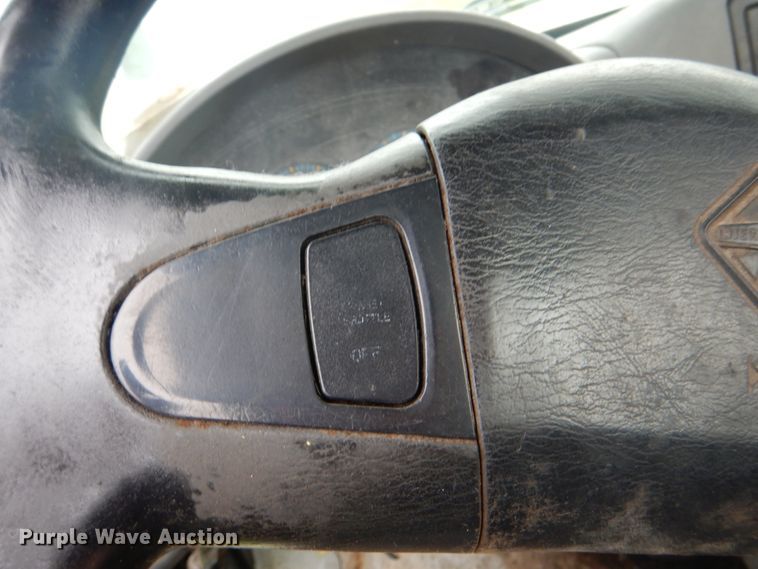 image for item DK5697 2005 International 4300  truck cab and chassis