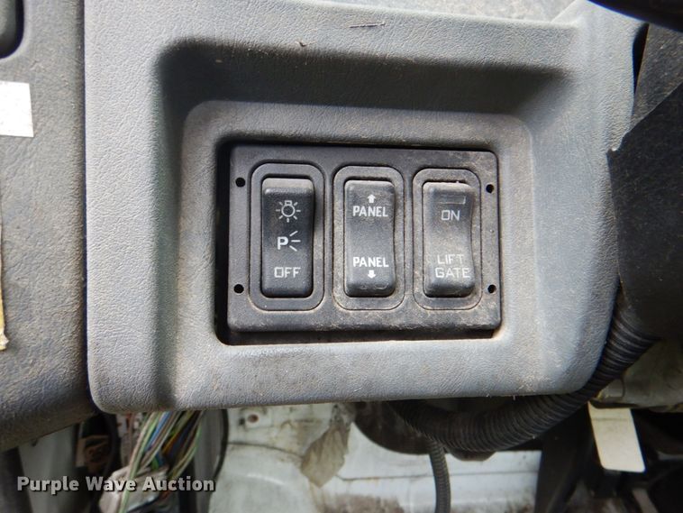 image for item DK5697 2005 International 4300  truck cab and chassis