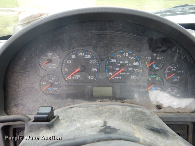 image for item DK5697 2005 International 4300  truck cab and chassis