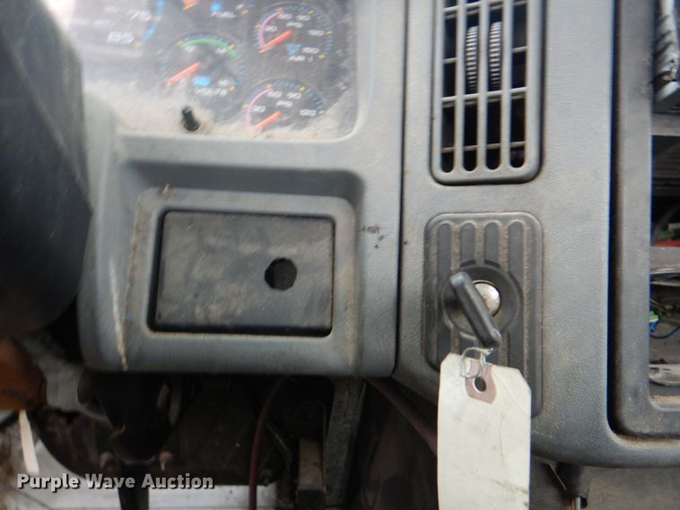 image for item DK5697 2005 International 4300  truck cab and chassis