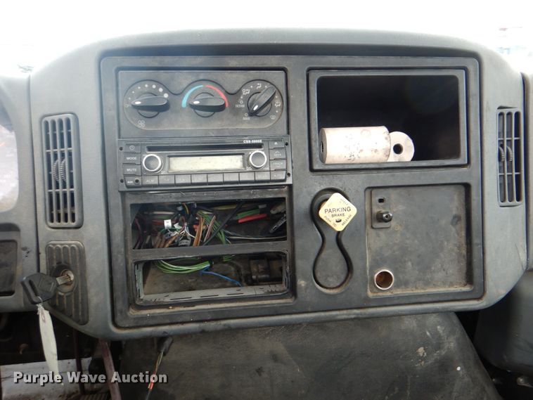 image for item DK5697 2005 International 4300  truck cab and chassis