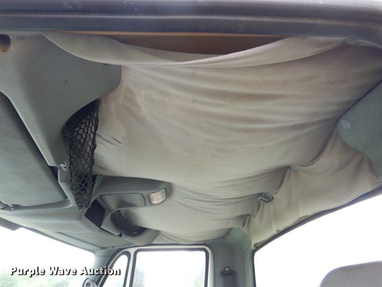 image for item DK5697 2005 International 4300  truck cab and chassis