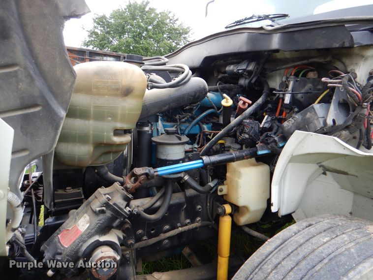 image for item DK5697 2005 International 4300  truck cab and chassis