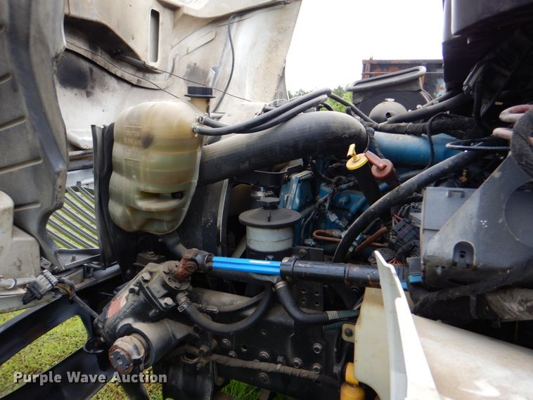 image for item DK5697 2005 International 4300  truck cab and chassis